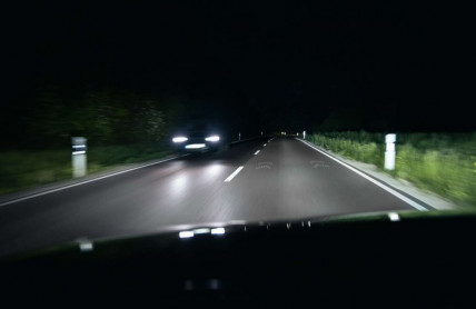 Problikáváte ostatní řidiče dálkovými světly? Může se to rychle prodražit