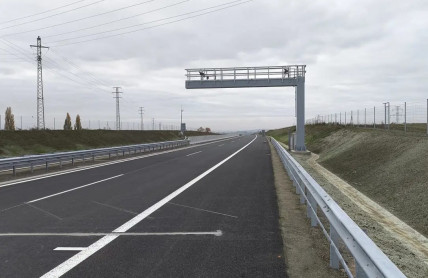 Všudypřítomné kamery na dálnici by vás mohly za jízdu bez známky pokutovat automaticky. Zjistili jsme, jak to je